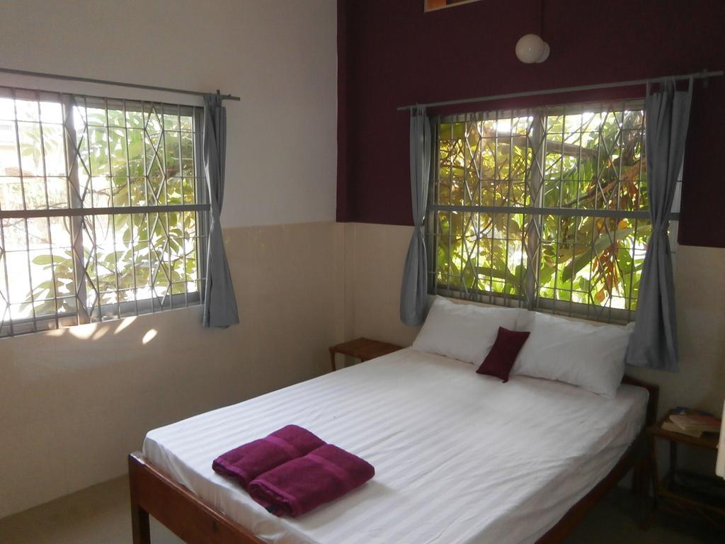 Bandini'S Hotel Kampot Room photo